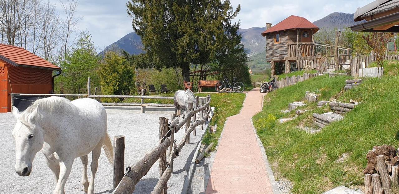Lipizzaner Lodge Guest House Postojna Eksteriør bilde