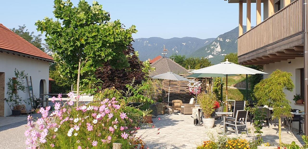 Lipizzaner Lodge Guest House Postojna Eksteriør bilde