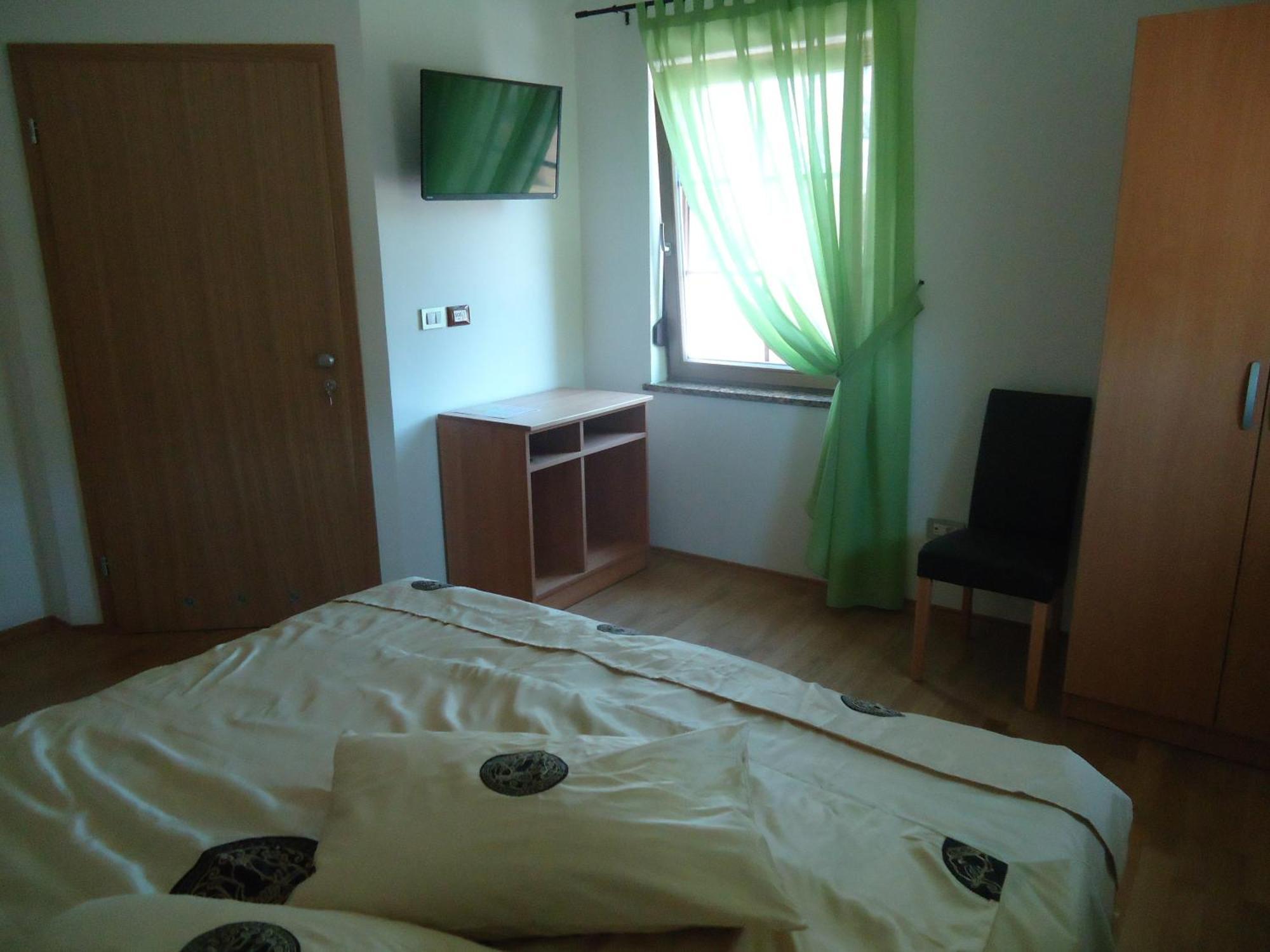 Lipizzaner Lodge Guest House Postojna Rom bilde
