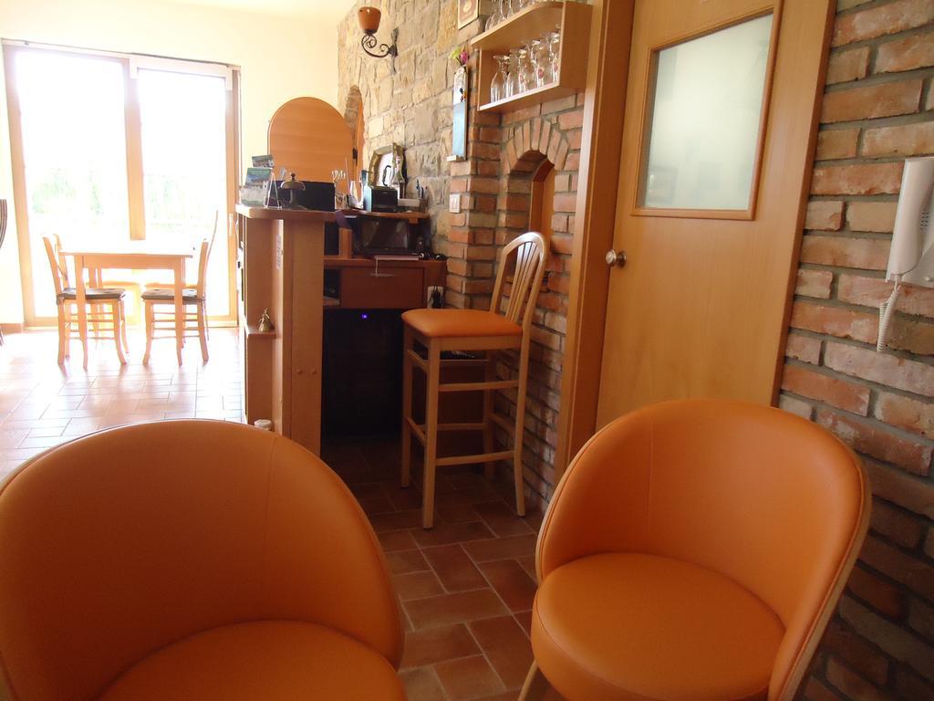 Lipizzaner Lodge Guest House Postojna Eksteriør bilde