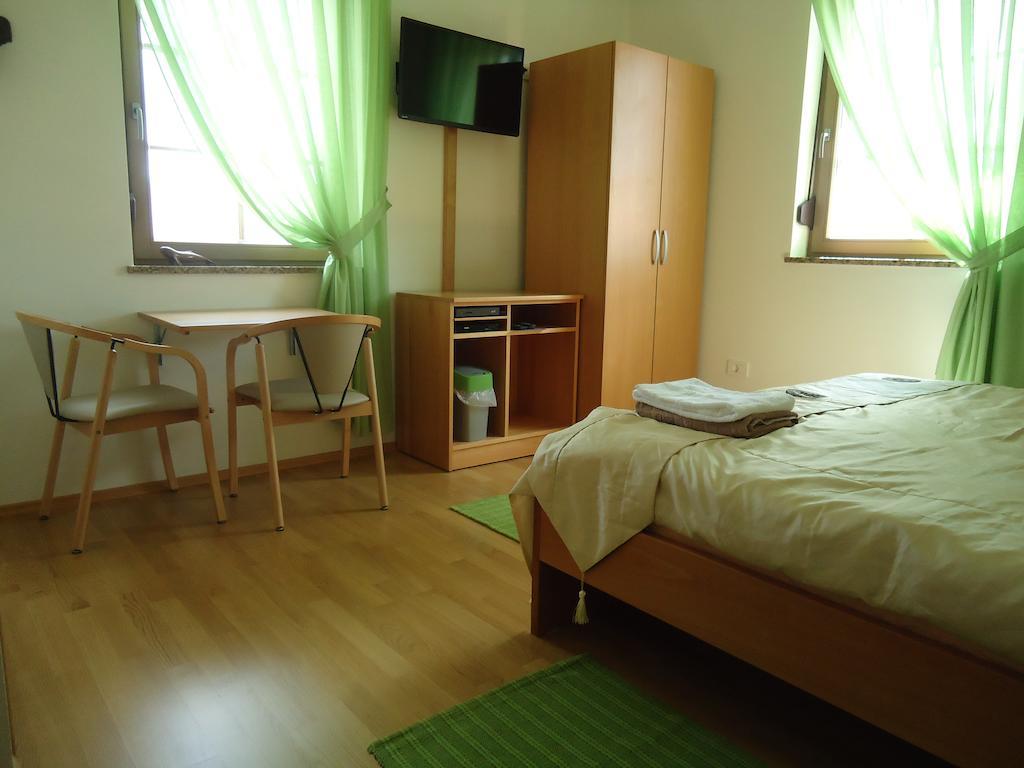 Lipizzaner Lodge Guest House Postojna Rom bilde