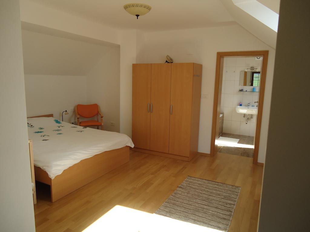 Lipizzaner Lodge Guest House Postojna Rom bilde
