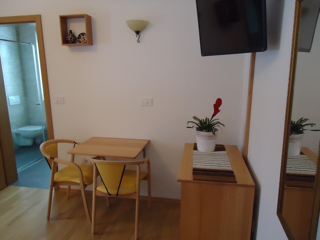 Lipizzaner Lodge Guest House Postojna Rom bilde