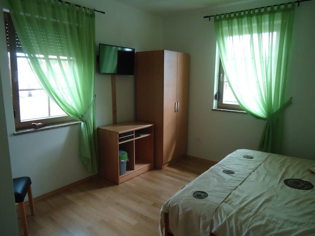 Lipizzaner Lodge Guest House Postojna Rom bilde