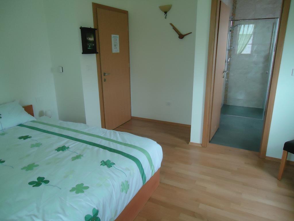 Lipizzaner Lodge Guest House Postojna Rom bilde